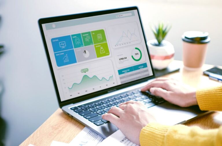 Web&store: The Complete Guide to Building a Powerful Online Presence