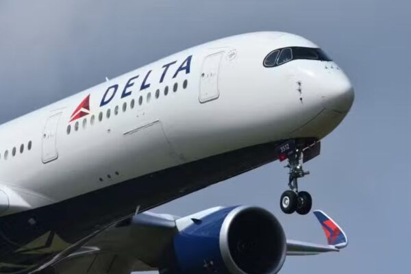 delta flight dl275 diverted lax
