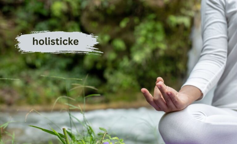 Holisticke Secrets: The Simple Way to Live Aligned and Energized